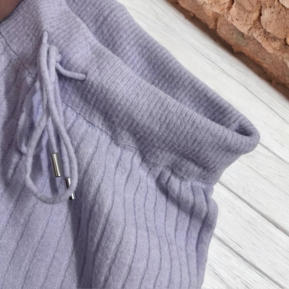 Women "Free People" lavender soft fuzzy lounge pants. Size M Medium